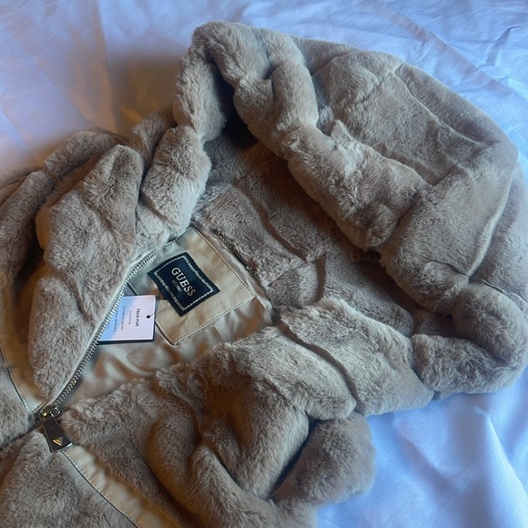 Maria Faux-Fur Vest - Picture 10 of 11